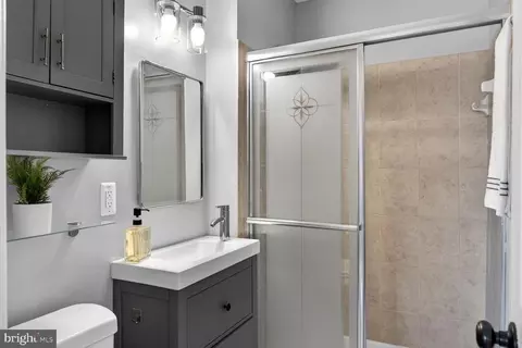 Bath - 7207 Evanston Rd, Springfield, VA 22150 photo 4 of 6