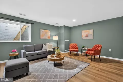 Living - 7207 Evanston Rd, Springfield, VA 22150 photo 3 of 8