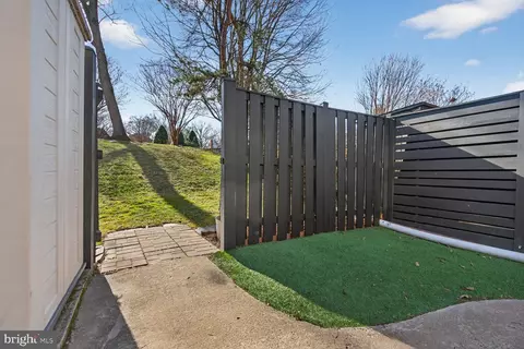Exterior - 7207 Evanston Rd, Springfield, VA 22150 photo 9 of 13