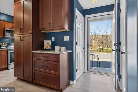 Entry Way - 7207 Evanston Rd, Springfield, VA 22150 photo 1 of 18