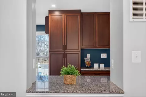 Entry Way - 7207 Evanston Rd, Springfield, VA 22150 photo 8 of 18