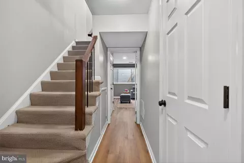 Entry Way - 7207 Evanston Rd, Springfield, VA 22150 photo 15 of 18