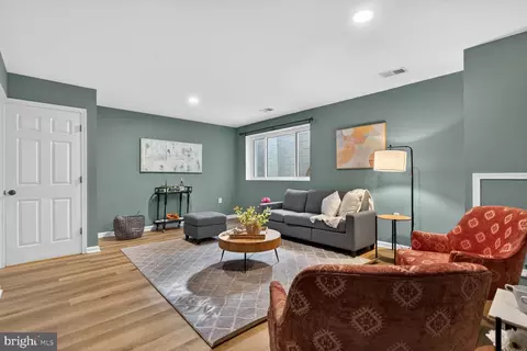 Living - 7207 Evanston Rd, Springfield, VA 22150 photo 6 of 8