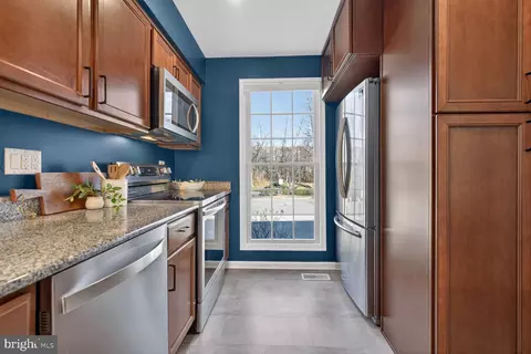 Kitchen - 7207 Evanston Rd, Springfield, VA 22150 photo 4 of 6