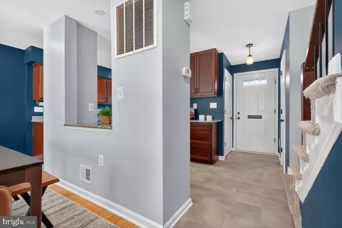 Entry Way - 7207 Evanston Rd, Springfield, VA 22150 photo 3 of 18