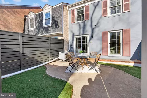Exterior - 7207 Evanston Rd, Springfield, VA 22150 photo 8 of 13