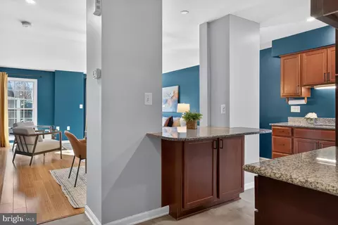 Entry Way - 7207 Evanston Rd, Springfield, VA 22150 photo 6 of 18