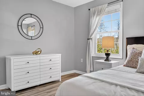 Bedroom - 7207 Evanston Rd, Springfield, VA 22150 photo 9 of 15