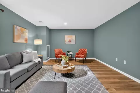 Living - 7207 Evanston Rd, Springfield, VA 22150 photo 7 of 8