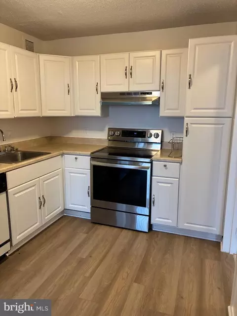 Kitchen - 6800 Fleetwood Rd #705, Mclean, VA 22101 photo 2 of 2