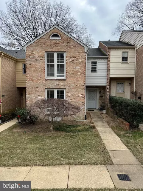 1954 Hopewood Dr, Falls Church, VA 22043