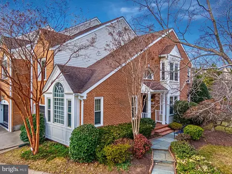 1824 Duffield Ln, Alexandria, VA 22307