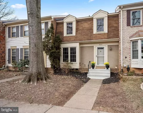 9637 Scotch Haven Dr, Vienna, VA 22181