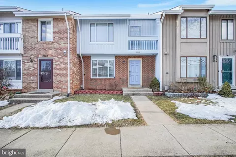 2104 Berger Pl, Herndon, VA 20170