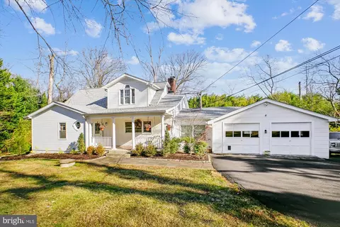 2627 Five Oaks Rd, Vienna, VA 22181