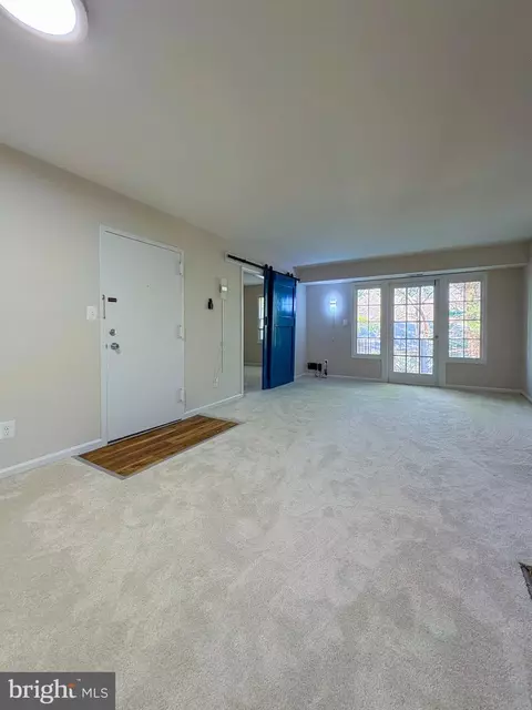 Living - 8358 D Dunham Ct #622, Springfield, VA 22152 photo 1 of 3