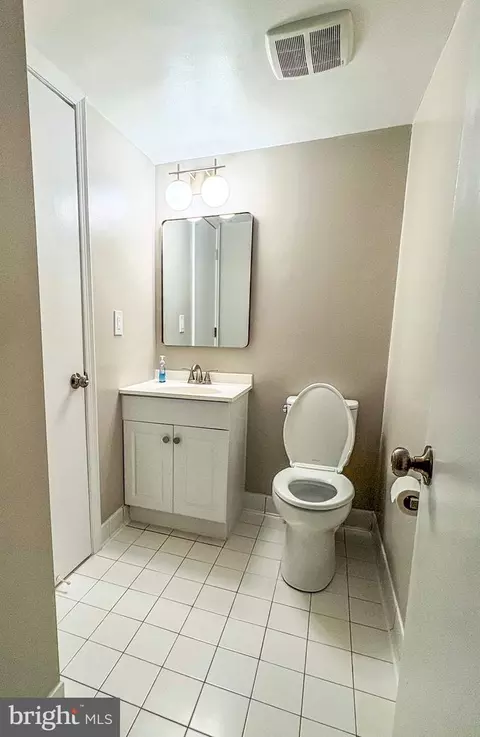 Bath - 8358 D Dunham Ct #622, Springfield, VA 22152 photo 2 of 2