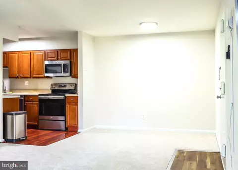 Living - 8358 D Dunham Ct #622, Springfield, VA 22152 photo 3 of 3