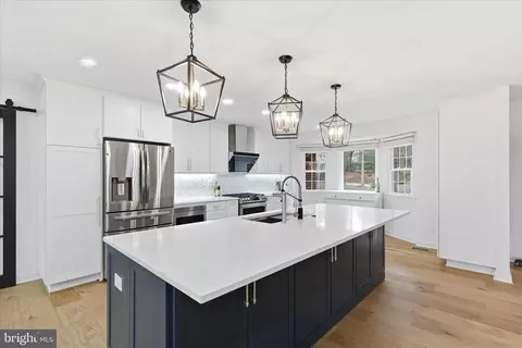 10412 Samaga Dr, Oakton, VA 22124