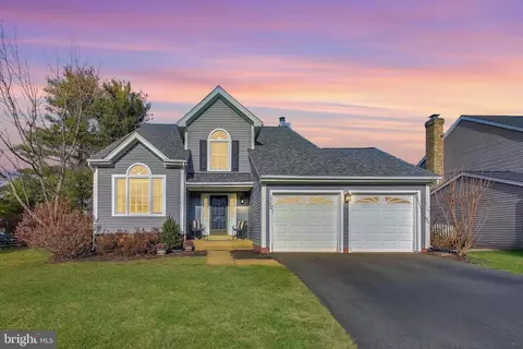 13252 Stone Heather Dr, Herndon, VA 20171