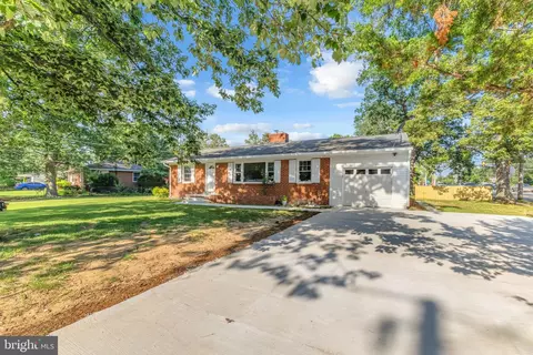 6400 Inwood Dr, Springfield, VA 22150 photo 2