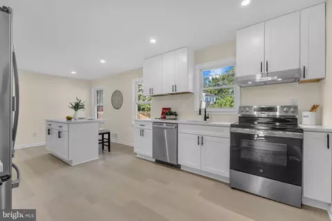 6400 Inwood Dr, Springfield, VA 22150 photo 9
