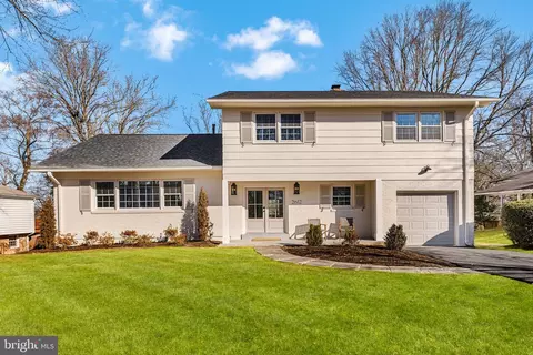 2612 Stirrup Ln, Alexandria, VA 22308