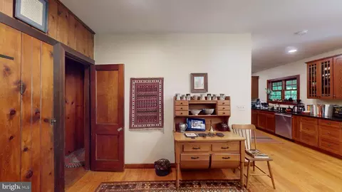 Entry Way - 7108 Larrlyn Dr, Springfield, VA 22151 photo 10 of 16