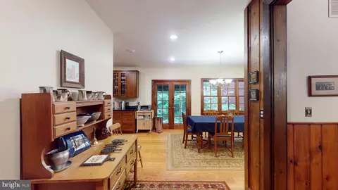 Entry Way - 7108 Larrlyn Dr, Springfield, VA 22151 photo 6 of 16