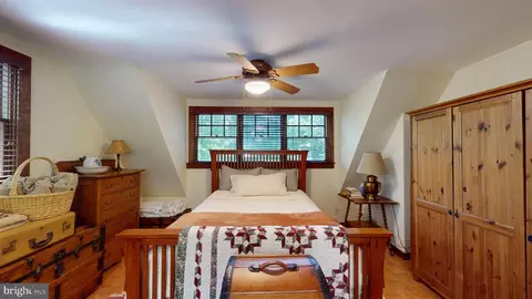 Bedroom - 7108 Larrlyn Dr, Springfield, VA 22151 photo 4 of 10