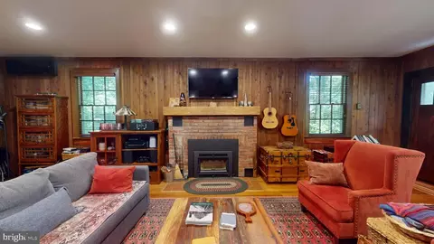 Living - 7108 Larrlyn Dr, Springfield, VA 22151 photo 2 of 2