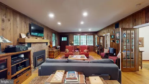 Living - 7108 Larrlyn Dr, Springfield, VA 22151 photo 1 of 2