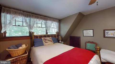 Bedroom - 7108 Larrlyn Dr, Springfield, VA 22151 photo 1 of 10