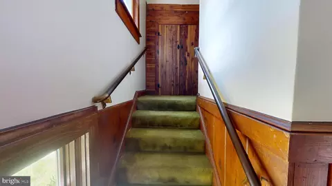Entry Way - 7108 Larrlyn Dr, Springfield, VA 22151 photo 14 of 16