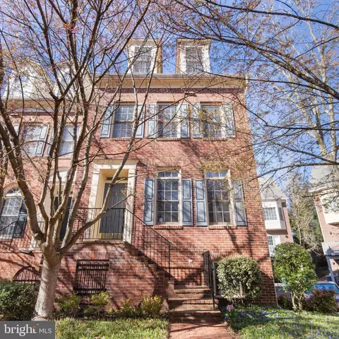 8882 Ashgrove House Ln, Vienna, VA 22182