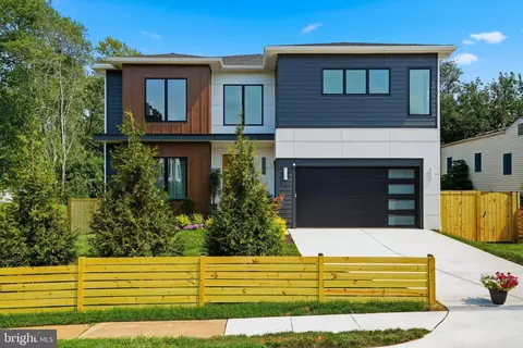 7421 Magarity Rd, Falls Church, VA 22043