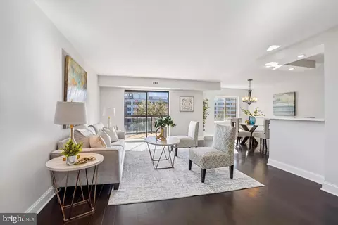 8340 Greensboro Dr #618, Mclean, VA 22102