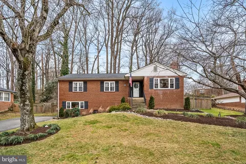3216 Patrick Henry Dr, Falls Church, VA 22044