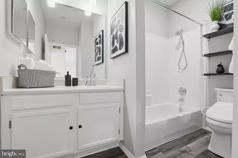Bath - 1580 Spring Gate Dr #4406, Mclean, VA 22102 photo 1 of 1