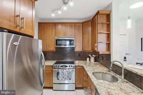 Kitchen - 1580 Spring Gate Dr #4406, Mclean, VA 22102 photo 2 of 3