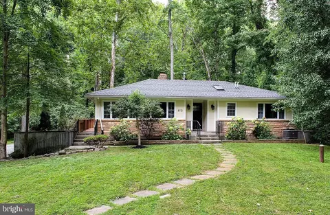 8112 Accotink Dr, Annandale, VA 22003