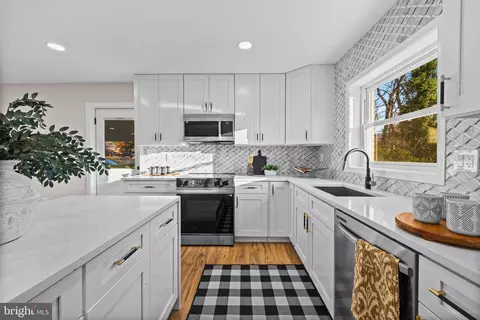 4405 Laurel Rd, Alexandria, VA 22309