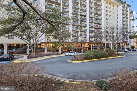3800 Powell Ln #920, Falls Church, VA 22041