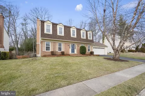 8104 Viola St, Springfield, VA 22152 photo 2
