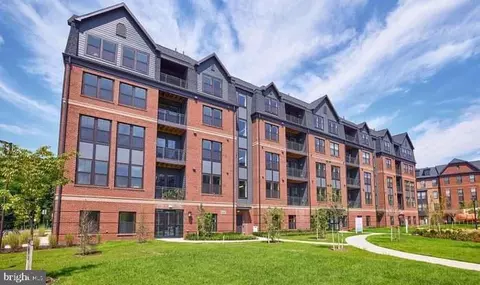 3925 Fair Ridge Dr #304, Fairfax, VA 22033