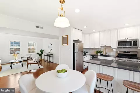 6625 10th St #C2, Alexandria, VA 22307
