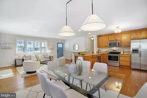 Dining - 6726 Bostwick Dr, Springfield, VA 22151 photo 3 of 4