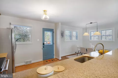 Entry Way - 6726 Bostwick Dr, Springfield, VA 22151 photo 1 of 2