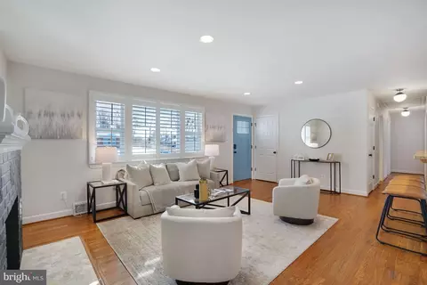 Living - 6726 Bostwick Dr, Springfield, VA 22151 photo 1 of 2