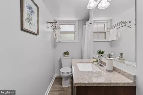 Bath - 6535 Old Chesterbrook Rd, Mclean, VA 22101 photo 2 of 5